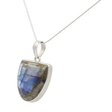 Load image into Gallery viewer, Beutiful Semi-Oval Labradorite Pendant
